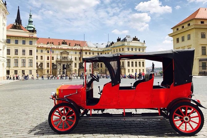 1,5 hour oldtimer convertible Prague sightseeing tour - Old Town Square and the Astronomical Clock: seeing it without getting stuck