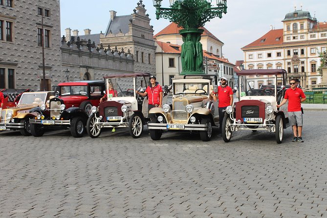 1,5 hour oldtimer convertible Prague sightseeing tour - Loreta and Charles Square: closing the loop with calmer scenery