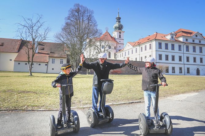 1.5h Small Group Segway Tour & Free Taxi Transfer ️with PragueWay - Stop 3: Park Ladronka and the in-line skating scene