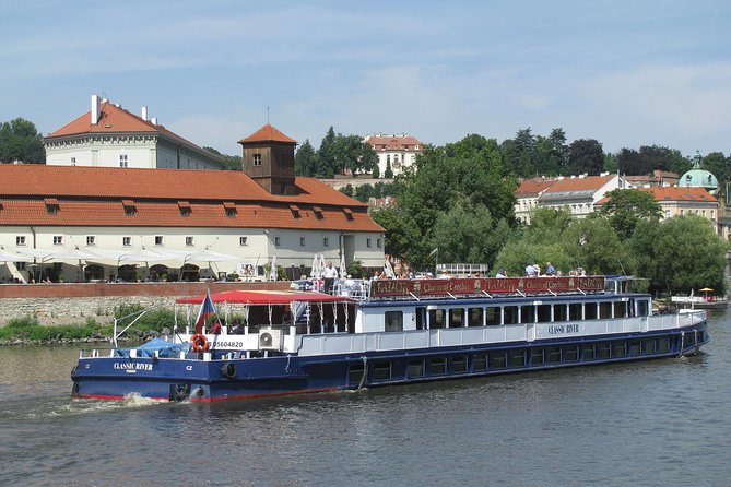 1 hour Prague Panoramic Vltava River sightseeing Cruise - Seating Reality: How to Get the Best Views