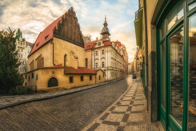 2-Hour Old Town and Jewish Quarter Tour in Prague - Meet at Staroměstské náměstí, then walk a tight 2-hour loop
