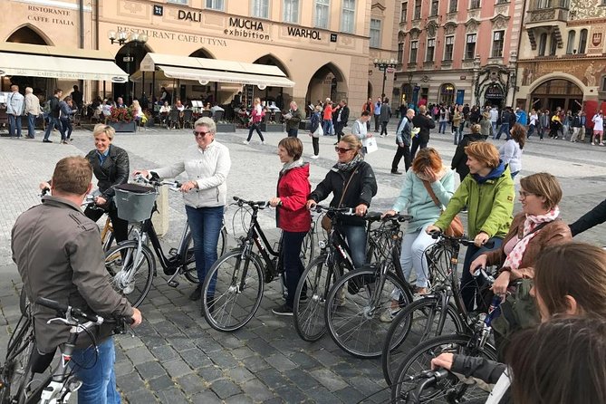 3-hour Complete Prague Bike Tour - Stop 6 in Malá Strana via Kampa Park: the café break you’ll be glad for
