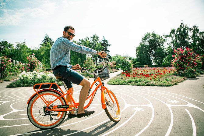 7 BEST VIEWS - PRAGUE eBIKE TOUR - Letna Park: the Old Town view plus a refresh moment