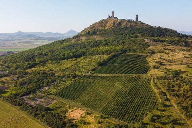 A delightful wine tasting in the scenic countryside with lunch - The 4x4 off-road drive through volcanic hills and country lanes