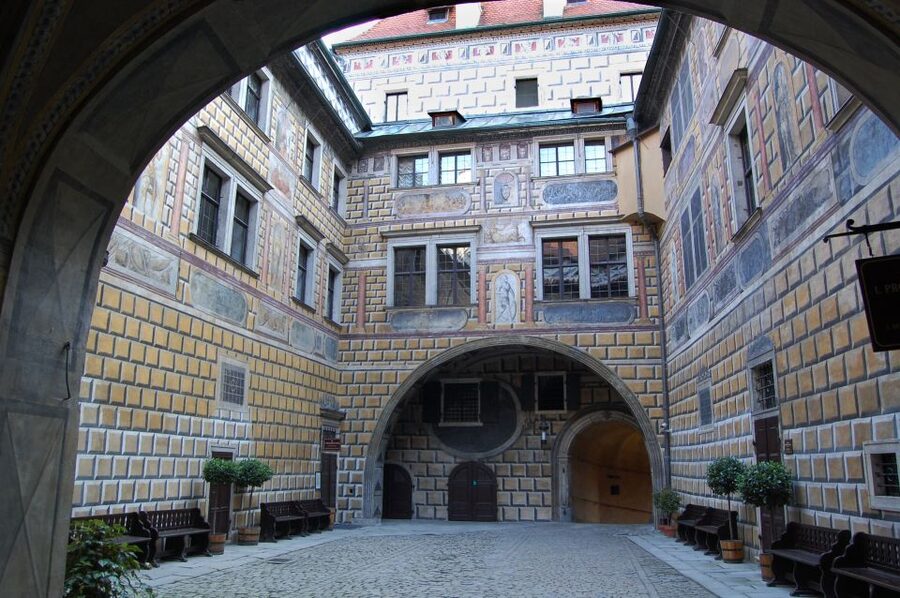 Český Krumlov: 2 Hour Private Walking Tour with Guide - Bear Moat: a memorable stop that changes the mood