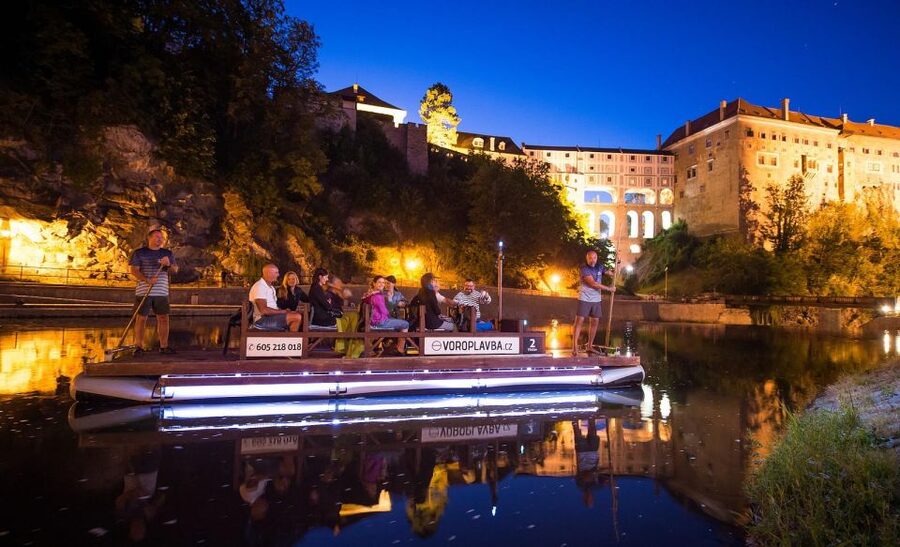 Český Krumlov: Advent Wooden Raft River Cruise - Winter reality check: it can feel short when it is cold