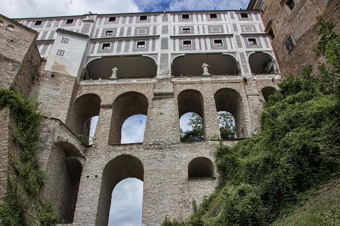 Cesky Krumlov Private day trip from Prague with Lunch and Castle admission - Cesky Krumlov Castle: revolving outdoor theater, baroque gardens, and what you actually get