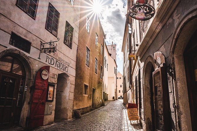 Cesky Krumlov Tour 4 hours - What guides tend to do well on this tour