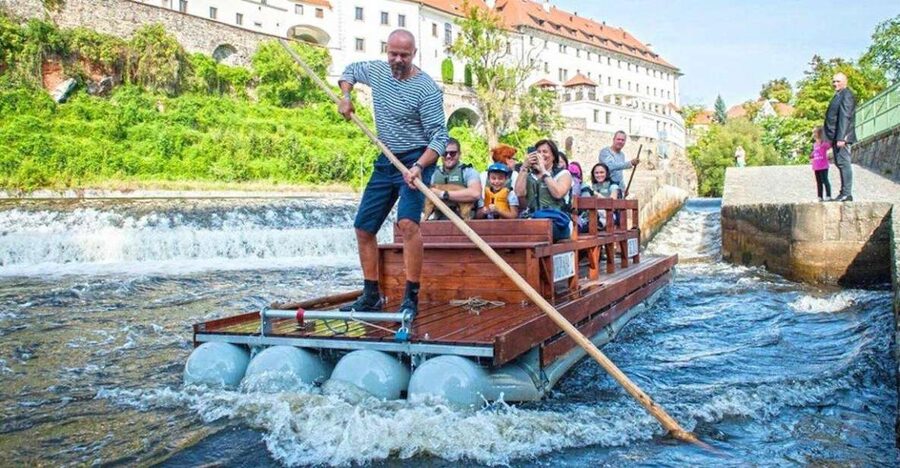 Český Krumlov: Wooden Raft River Cruise - The Vltava View Tour: Synagogue, St. Vitus, and Egon Schiele From the Water