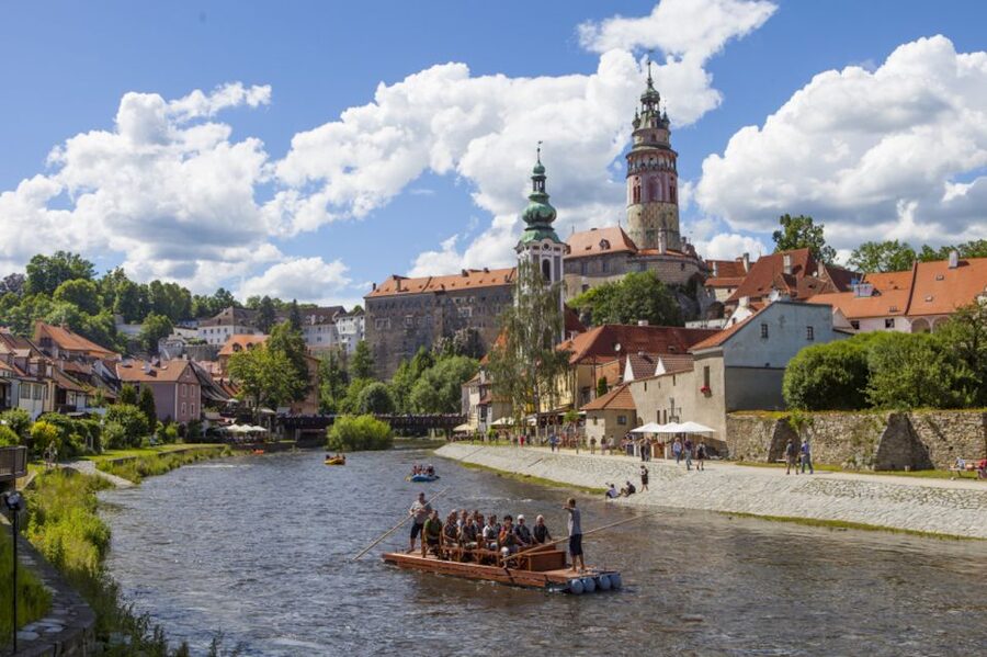 Český Krumlov: Wooden Raft River Cruise - Two Skippers, Real-Time Stories, and a Cruise That Stays on Track