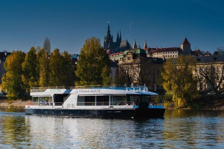City Sightseeing Prague HOHO Bus, Castle Tour + River Cruise - Red Line vs Blue Line: choose based on what you want to prioritize