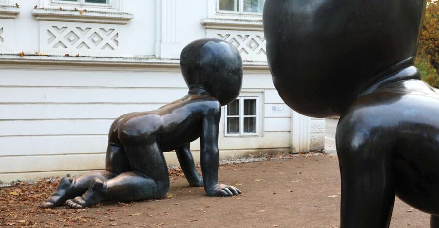 Contemporary art tour in Prague: the works of David Černý - Starting at Kinský Square: How to Find the Meeting Point Fast