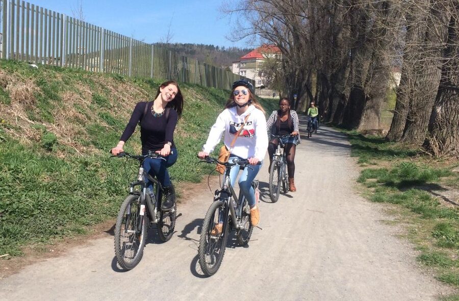 Coutryside bike tour to Karlstejn Castle. - Refresh and recovery: train back to Prague