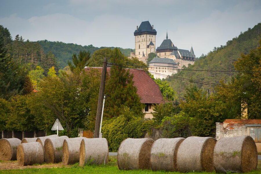 Coutryside e-bike tour to Karlstejn Castle - The Karlštejn Village Interlude and Where Lunch Fits