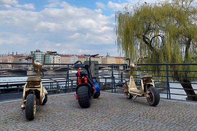 Create your own route on eScooter and enjoy Prague on wheels! - Hradčany Square On Demand: Castle Hill Without The Sprint