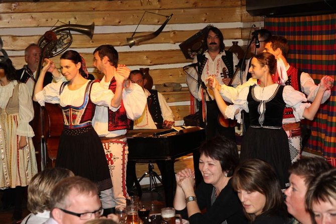 Czech Folklore Show with dinner and transfer - The 4-course dinner plus unlimited drinks: what to expect