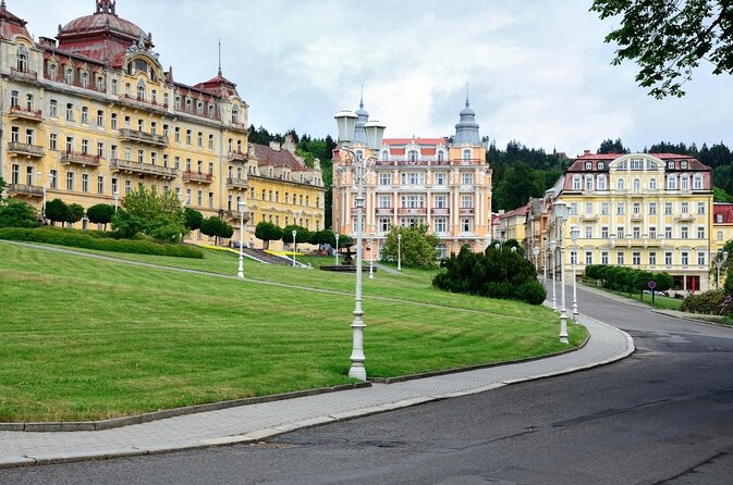 Czech Spas of Karlovy Vary and Marianske Lazne from Prague - Moser Glass Museum: the hour that explains the sparkle