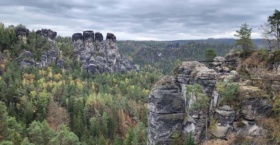 Day trip from Prague to Bohemian and Saxon Switzerland - Falcon’s Nest Entry: Getting the Best View at the Right Moment