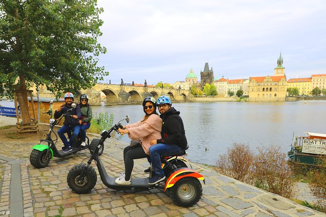 E-Bike, E-Scooter Viewpoint Fun Tour - Why the guide and the group size matter on an e-ride