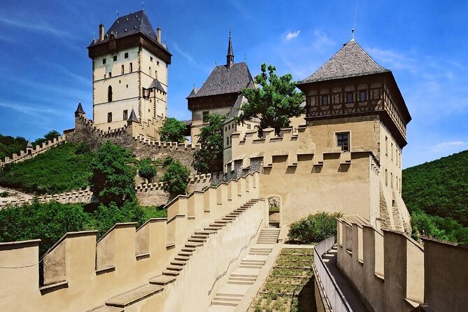 E-Bike Full-Day Trip From Prague: The Mighty Karlstejn Castle - Lunch and beer on the guided option, and why it’s worth it