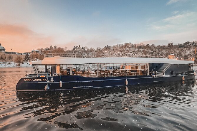 Evening Eco Cruise With a Glass of Prosecco in Bohemia - Using onboard Wi-Fi to plan your next move