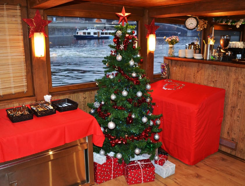 Exclusive Christmas cruise with Christmas Eve buffet - Price and Value for a 110-Minute Christmas Cruise