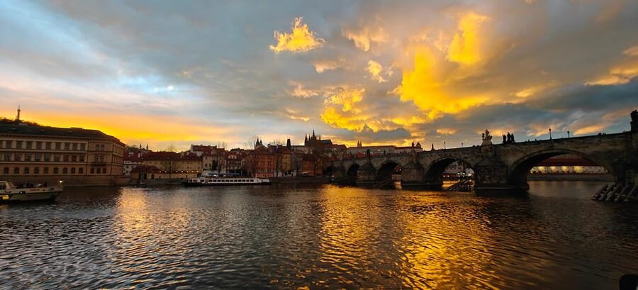 Exclusive Christmas cruise with Christmas Eve buffet - Prague’s Main Views, Seen From the River