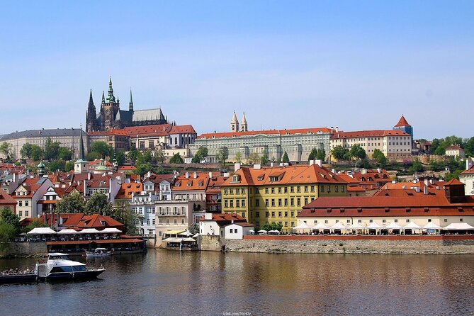 Explore the Historic Prague Castle: Private Half-Day Walking Tour - Stop 2: St. Vitus Cathedral, Coronations and Saint Wenceslaus