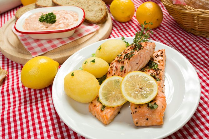 Folklore Dinner with Unlimited Drinks 4course Menu - New Year’s Eve Czech-Style Option on 31.12