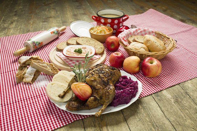 Folklore Dinner with Unlimited Drinks 4course Menu - Unlimited Drinks Included, so the Night Moves Faster