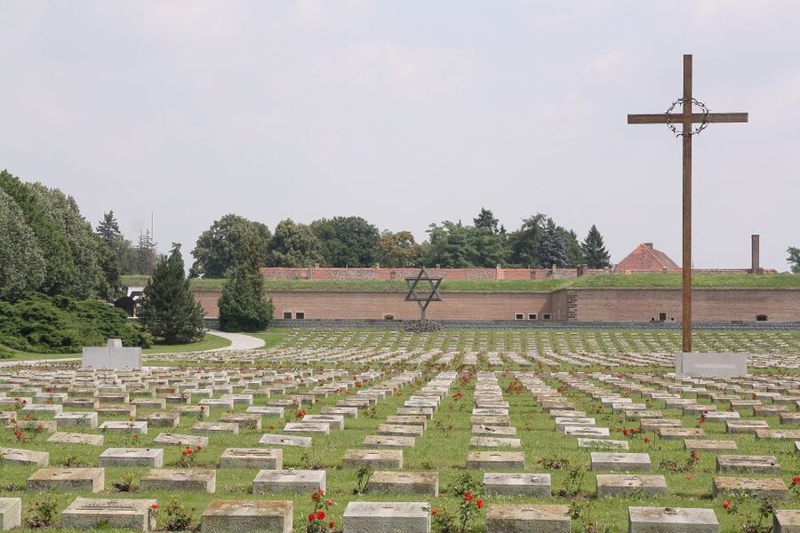 From Prague: All-inclusive Bus Tour to Terezin Memorial - The short free-time window: how to use it well