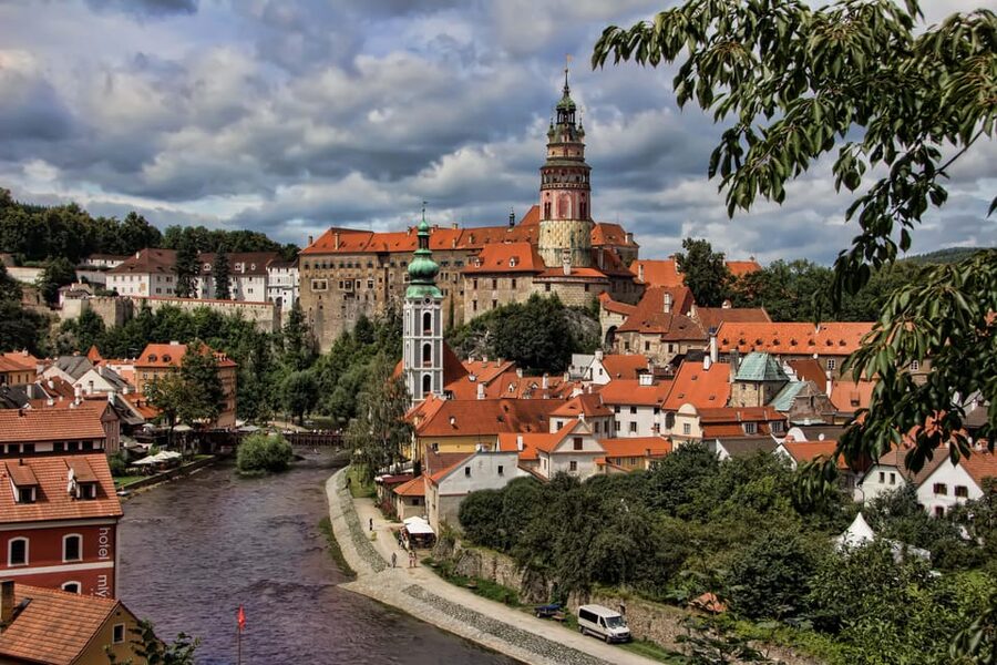 From Prague: Český Krumlov Full-Day Tour with Pickup - Why Český Krumlov Fits Perfectly Into a 9-Hour Prague Day Trip