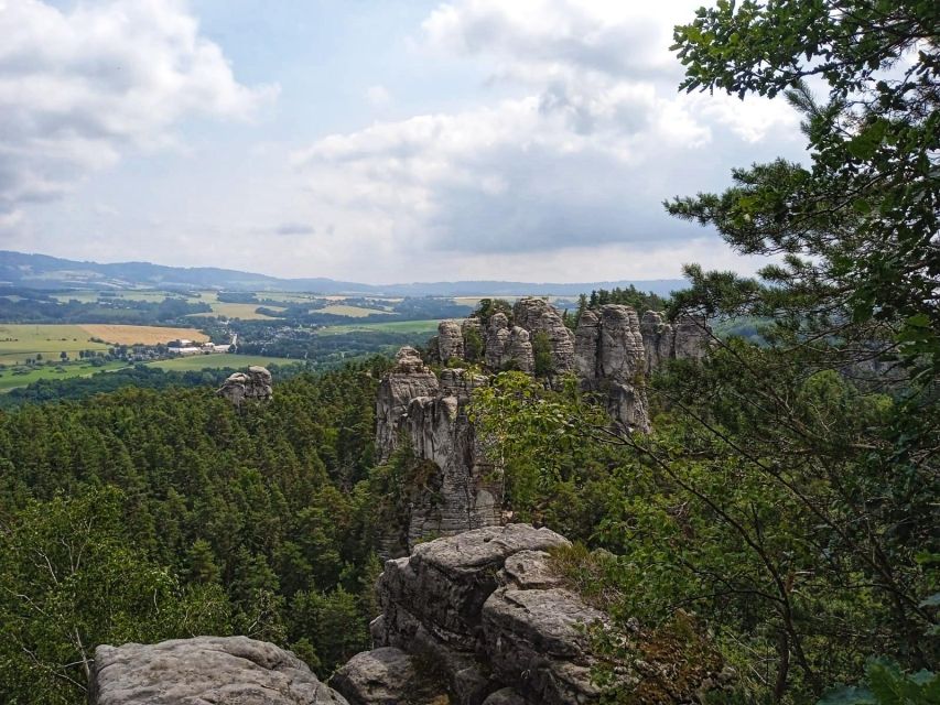From Prague: Full-Day Bohemian Paradise Guided Hiking Trip - First major stop: Hlavatice viewpoint to Valdštejn Castle