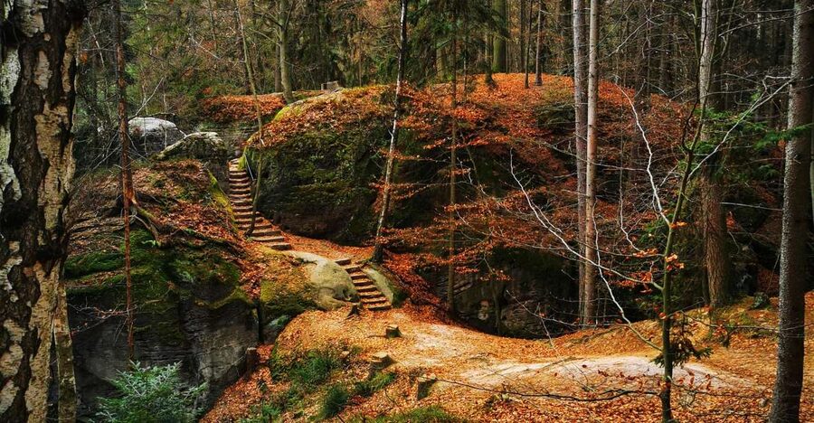 From Prague: Full-Day Bohemian Paradise Guided Hiking Trip - Hrubá Skála Château and a second pass through the rock city