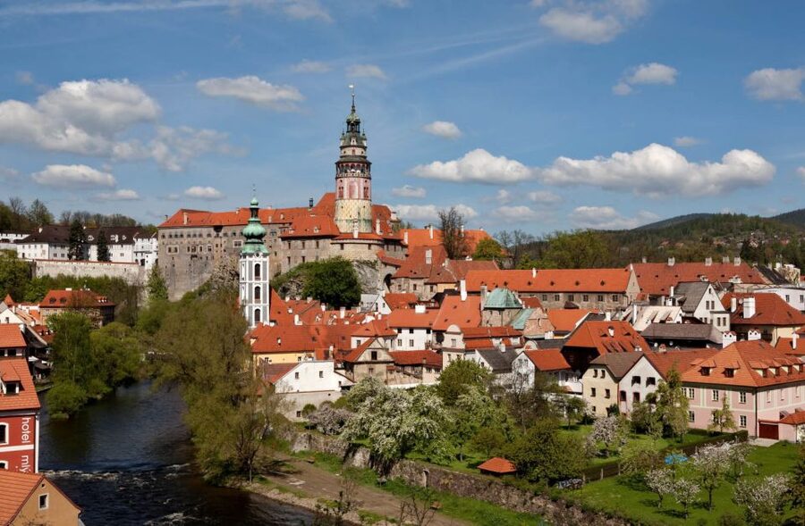 From Prague: Full-Day Český Krumlov Tour with Lunch - Meeting at Pařížská Street: finding the yellow kiosk fast