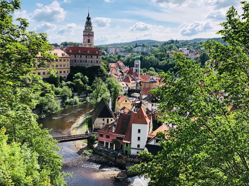 From Prague: Full-Day Český Krumlov Tour with Lunch - Castle connections: Rožmberk family power and the town layout