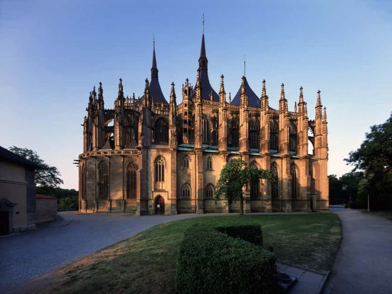 From Prague: Half-Day Coach Tour to Kutná Hora - Getting to the start: meeting point at Old Town Square