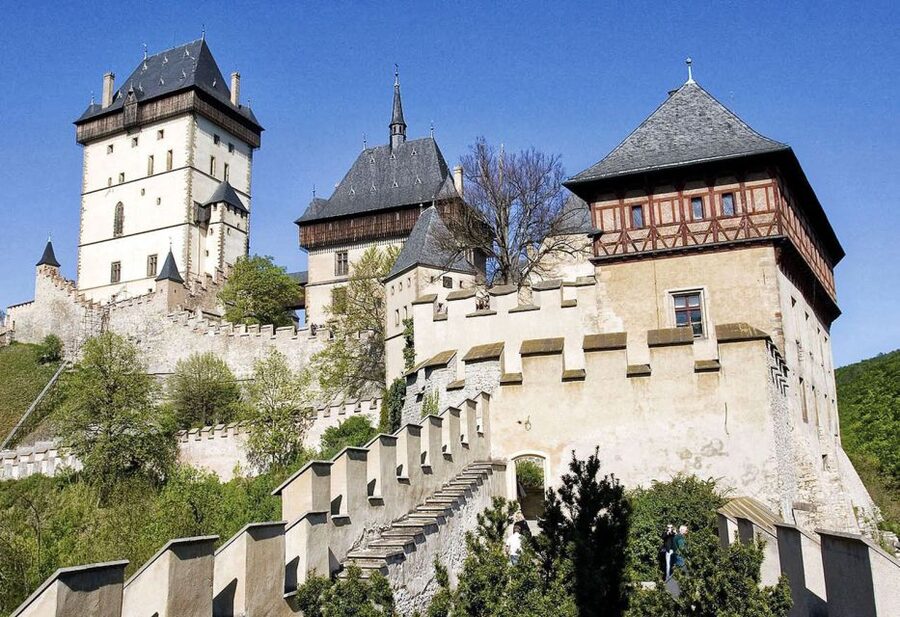 From Prague: Half-Day Karlstejn Castle Tour - Break time, photos, and a little shopping in Karlštejn