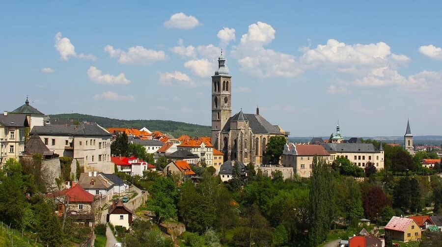 From Prague: Kutna Hora private Day Tour by car - Sedlec Ossuary (Bone Chapel): what to expect and how to be ready