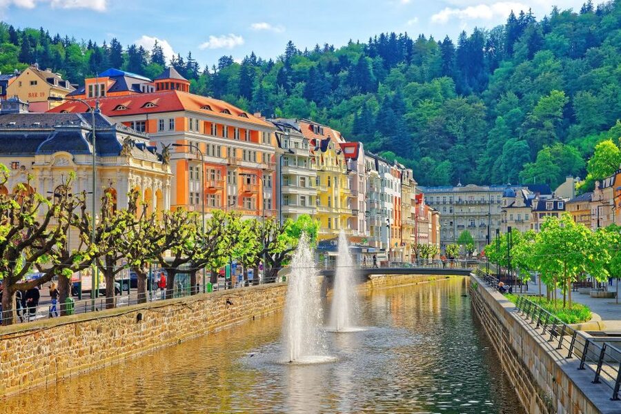 From Prague: One day trip to Karlovy Vary - From Prague: transportation that keeps your time focused