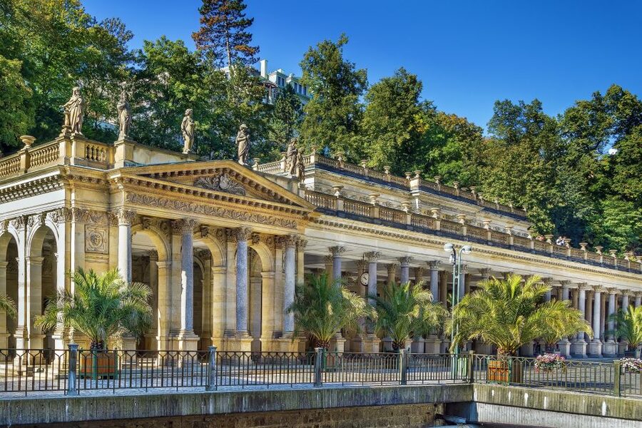 From Prague: Private Karlovy Vary & Crystal Factory Tour - Karlovy Vary, the easy spa escape from Prague