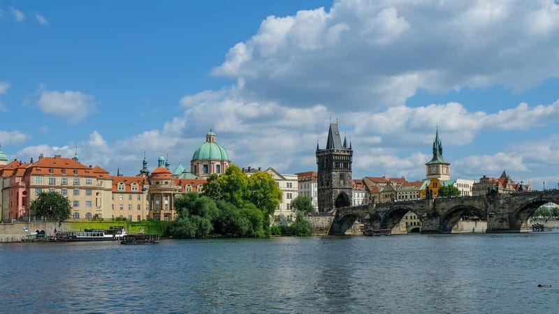 From Vienna: Full-Day Trip to Prague - Vienna to Prague, one packed day
