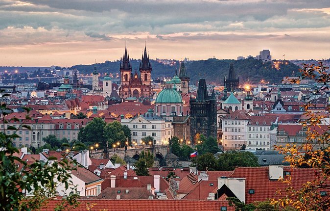 Full-Day Prague in a Nutshell Walking Tour with delicious Lunch-Cruise - Key things that make this Prague day work