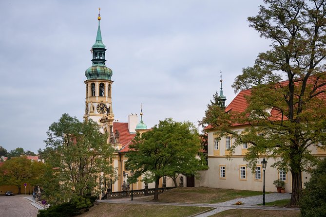 Full-Day Prague Tour with Prague Castle, Lunch and Vltava Cruise - Key highlights worth waking up for