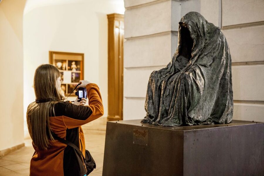 Ghost Walking Tour of Prague - The Big Watch-Outs: Ghost Focus and Language Consistency