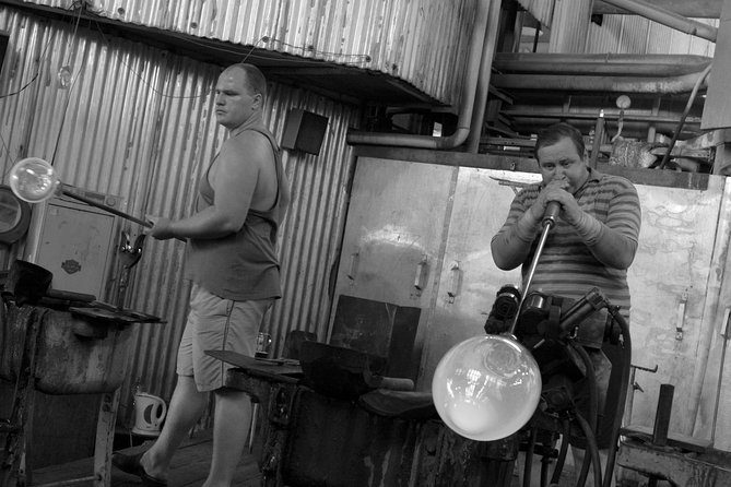 Glass and Brewery Day Trip from Prague - Shopping time at the glass showroom: how to buy without overbuying