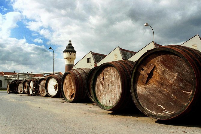 Glass and Brewery Day Trip from Prague - Pilsner Urquell Brewery in Pilsen: pale lager, modern brewing, and cellars