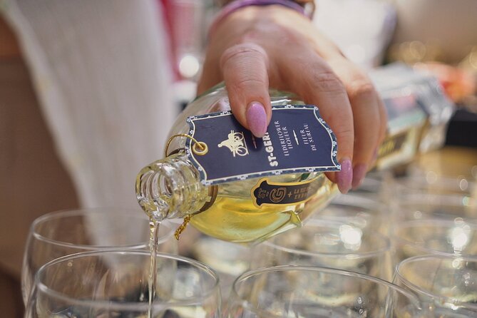 Gourmet Brunch with Chef: Unlimited Drinks & Stunning River Views - Unlimited drinks: prosecco spritzes and signature cocktails that set the tone
