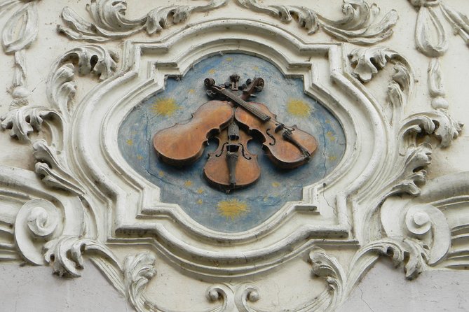 Grand Tour of Prague "among history, legends and curiosities" (NO ENGLISH) - Charles Bridge to the Astronomical Clock: Prague’s story in the old core