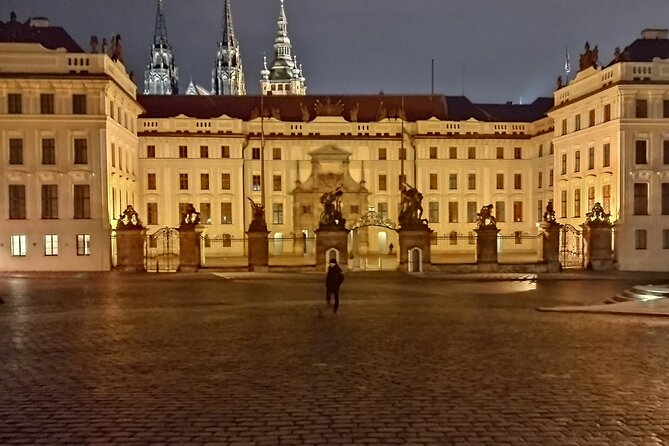 Guided Old Town & Jewish quarter Walking Tour Prague (Tip-based) - Jewish quarter exteriors, Spanish Synagogue, and Kafka on your walking line